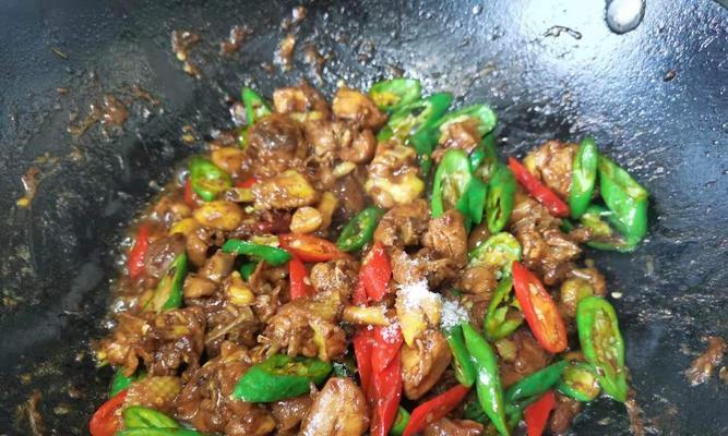 一口咬下去，香气四溢（重口味美食的必点菜品）