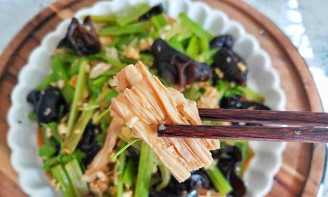 椴菌拌腐竹——美味健康的素菜佳品（掌握制作技巧）  第1张