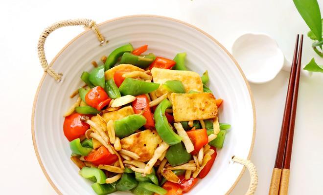 椴菌拌腐竹——美味健康的素菜佳品（掌握制作技巧）  第2张