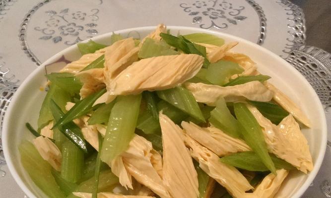 椴菌拌腐竹——美味健康的素菜佳品（掌握制作技巧）  第3张