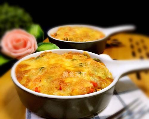 学会制作美味的以什锦芝士培根焗饭（简单易学的做法让你成为家庭厨艺高手）