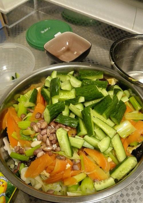 手把手教你做美味以什锦素炒菜（做好家常菜的关键是掌握这些技巧）