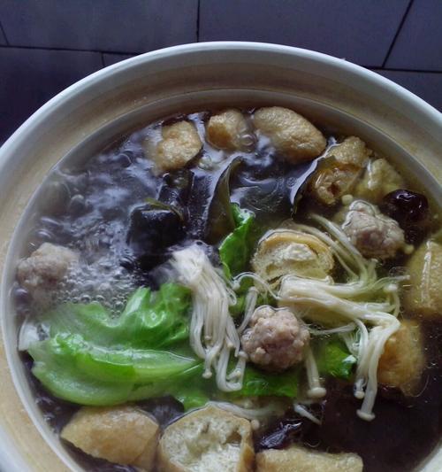 自制美味多彩的以什锦双色肉丸（用简单的方法）  第1张