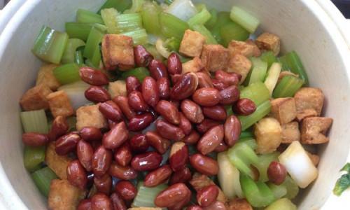 以什锦芹菜豆腐为主材的美食探秘（传统中式菜肴新概念｜丰富营养美味享受）  第2张
