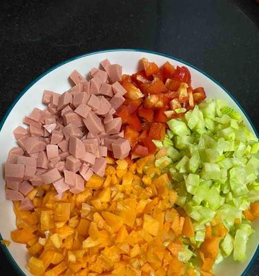 如何制作美味的以什锦米饭（做法详细）