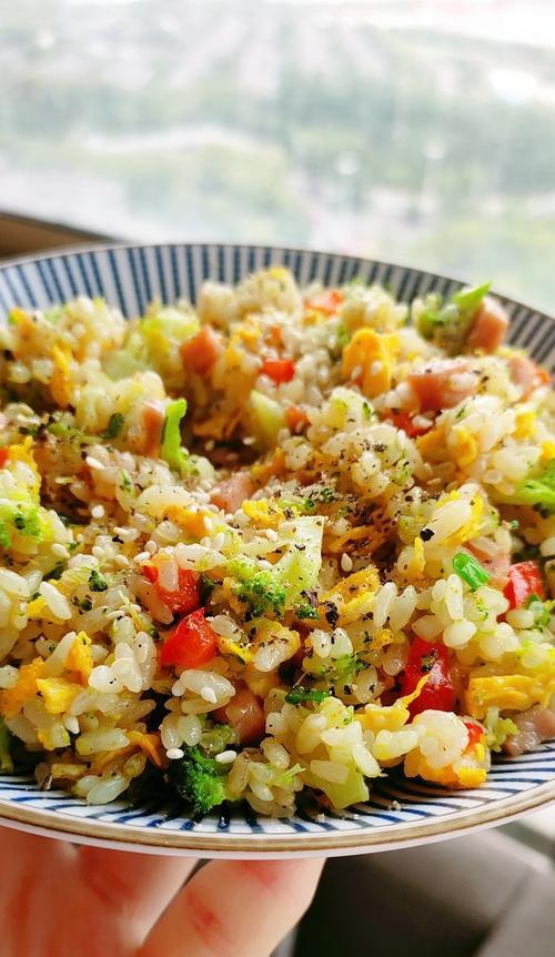 如何制作美味的以什锦米饭（做法详细）  第3张