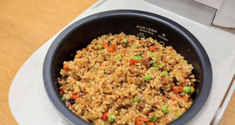 五彩什锦焖饭的制作方法（营养丰富）  第2张