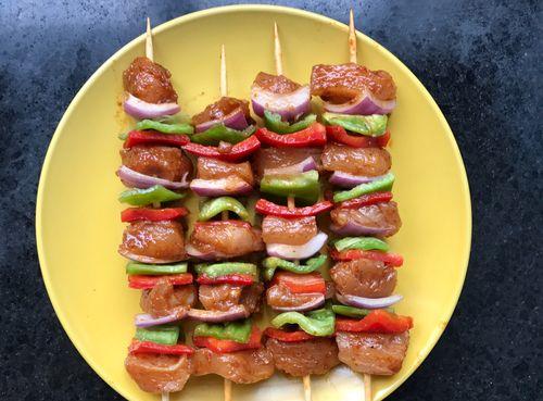 超级美味的以什锦烤鸡串（学会这个制作方法）  第1张