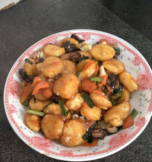 如何制作美味的以什锦耗油日本豆腐（做法详解）