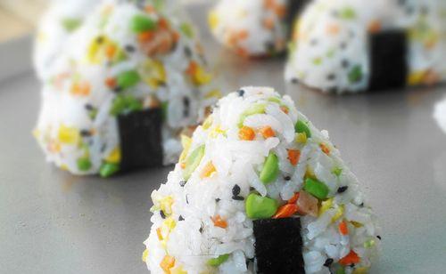 自制美味鲜香的以什锦海鲜散寿司（学会制作美味好吃的寿司）  第2张