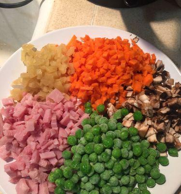 学会制作美味的以什锦海陆炒饭（尝遍千种美食）  第1张