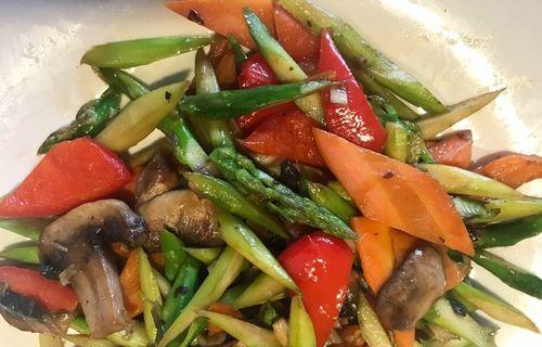 以什锦菇为主角的美食大赏（探寻什锦菇的烹饪秘密）  第1张
