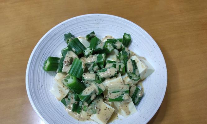 简易做法教你制作美味的以什锦豆腐海苔卷（快速做出口感鲜美的素食佳肴）