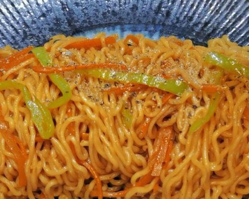 轻松做出美味的以什锦炒方便面（家常快餐）  第1张