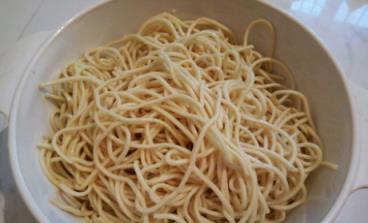掌握制作技巧，让你在家也能吃到正宗的中华凉面（掌握制作技巧）  第2张