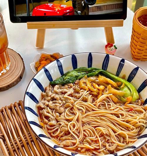 美味肉丝炒面条的做法（口感绝佳）  第1张