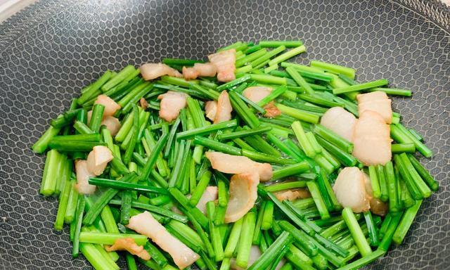 美味易做，肉丝炒韭苔的做法大揭秘（15个步骤教你轻松完成）  第3张