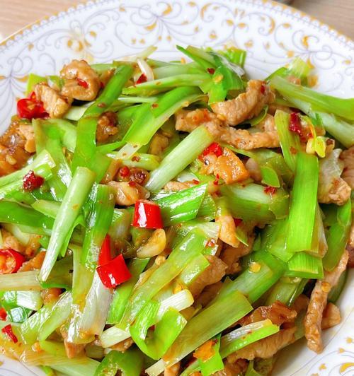 美味肉丝炒韭黄大揭秘（韭黄炒肉丝的必杀技）