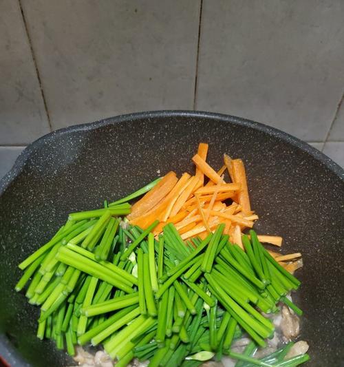 美味简单，肉丝炒韭菜花（做法简单易学）  第1张