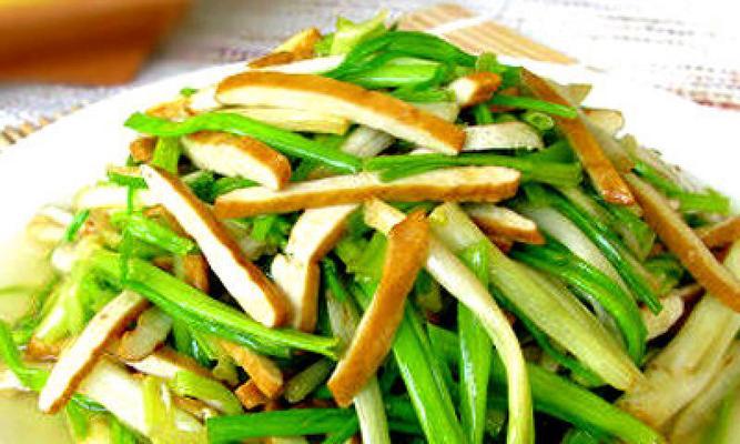 肉丝茶干炒芹菜的做法（色香味俱佳）  第2张