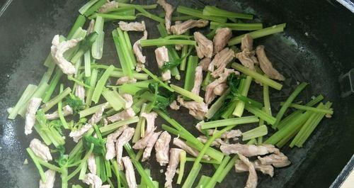 肉丝茶干炒芹菜的做法（色香味俱佳）  第3张