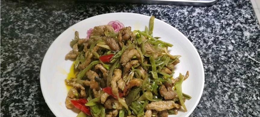 家常美食-肉丝扁豆的做法（营养美味）  第1张