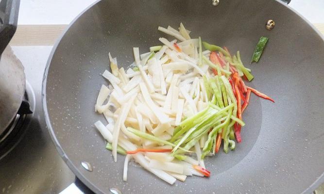 美味健康的肉丝拌杂蔬（传统食材的现代做法）  第1张