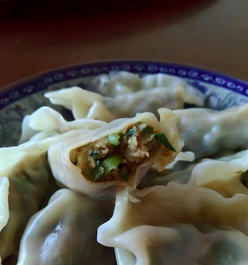 家常做法教你手工制作肉三鲜五彩饺子（口感鲜美）  第2张