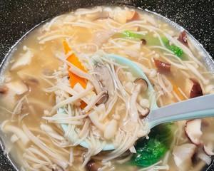 美味健康的肉片鲜菇汤（简单易做）  第2张