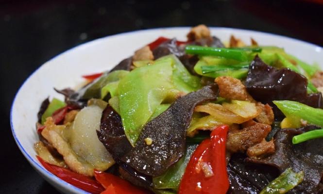 美味易做，肉片木耳青笋的家常菜（清爽可口）  第3张