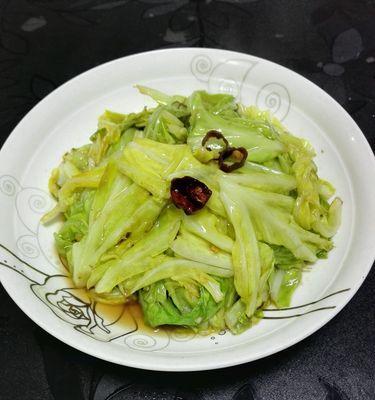 一道美味的肉片莲花白的做法（如何用莲花白烹制出肉片的鲜美）  第1张