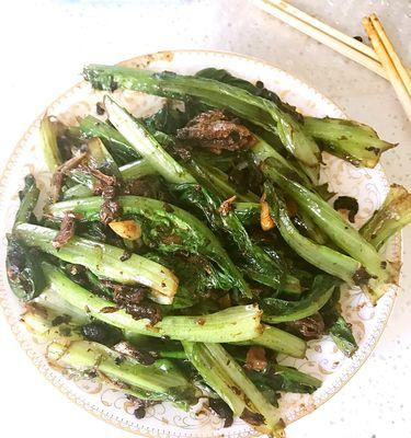 怎样做出美味的肉片辣炒油麦菜（学会烹饪）  第3张