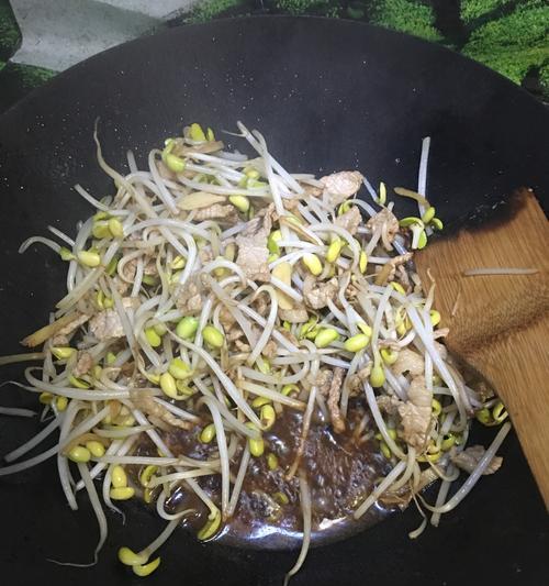 美味健康的肉片黄豆芽家常菜（简单易做）  第2张