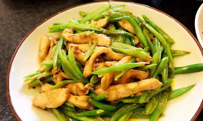 美味健康的四季豆肉片炒菜做法（传统的家常菜肴）  第3张