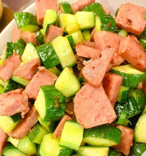 爽口清爽的肉片炒青瓜（青瓜与肉片的完美搭配）  第2张