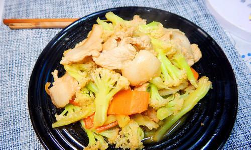 美味又健康的肉片炒花白（让你爱上蔬菜的一道佳肴）  第2张
