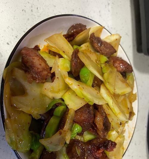 美味家常菜——肉片炒儿菜（用最简单的方作一道美味的家常菜）  第3张