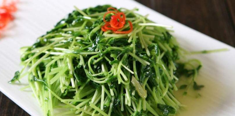 手把手教你做肉片炒豆苗（清爽又美味的家常小菜）  第3张