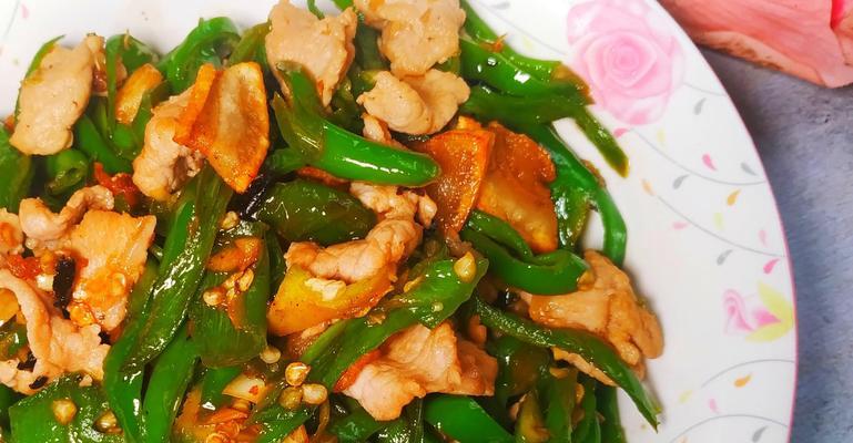 肉片炒大椒，美味佳肴（家庭厨艺必备）  第1张