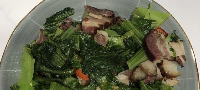 美味肉片炒包心芥菜的做法（教你如何用肉片制作一道鲜美可口的炒菜）