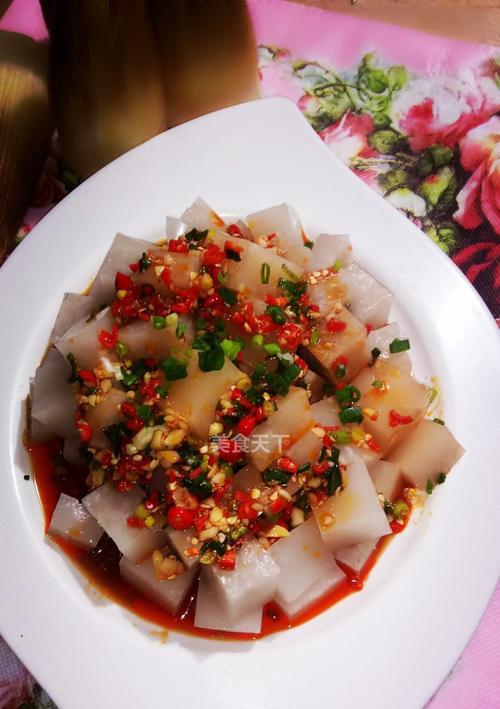 用肉皮做出美味羹汤（如何制作口感鲜美的肉皮羹）  第1张