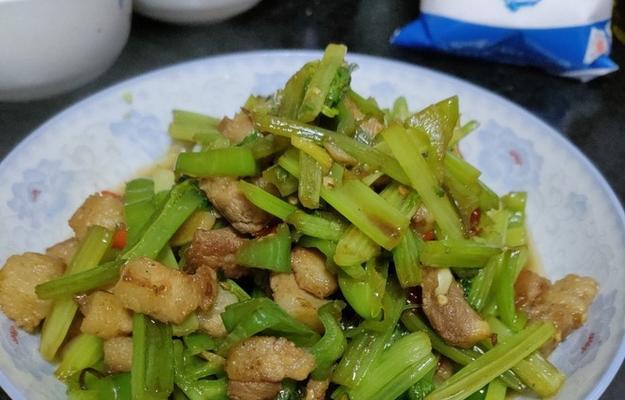 肉末蒸芹菜，健康营养又美味（简单易做的清淡菜品）  第1张