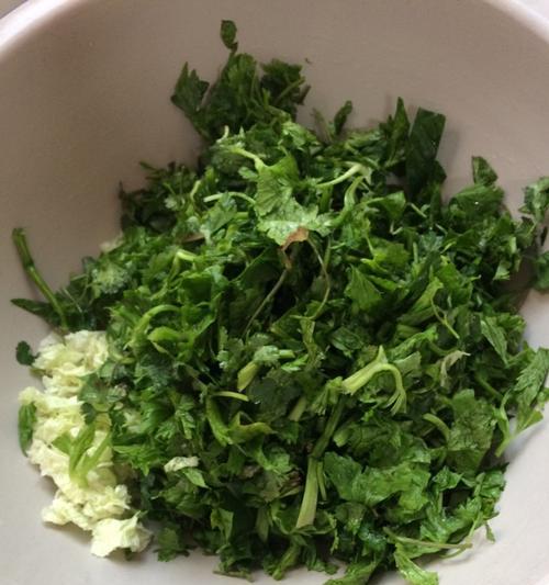 肉末蒸芹菜，健康营养又美味（简单易做的清淡菜品）  第2张