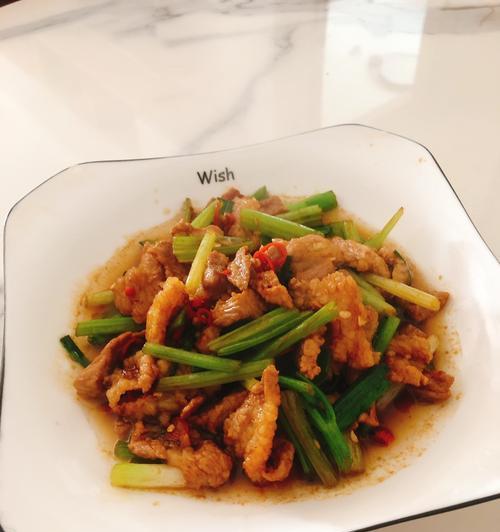 肉末蒸芹菜，健康营养又美味（简单易做的清淡菜品）  第3张