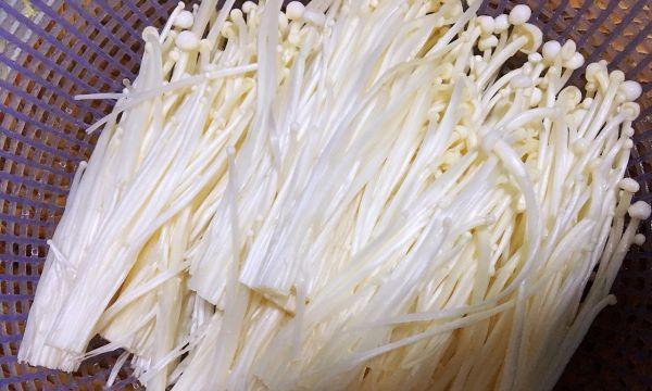 金针菇新吃法——肉末蒸金针菇（家常美食）  第1张