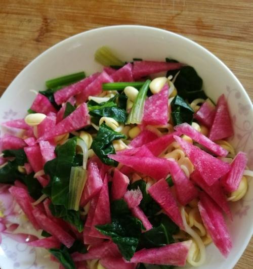 美食食谱——肉末杂蔬拌宽面（用手搓出的美味）
