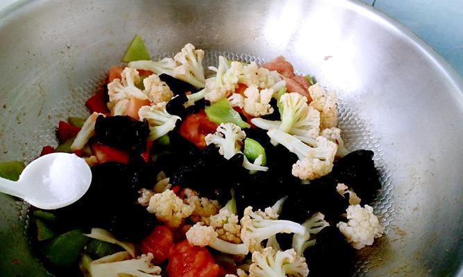 美食食谱——肉末杂蔬拌宽面（用手搓出的美味）  第2张