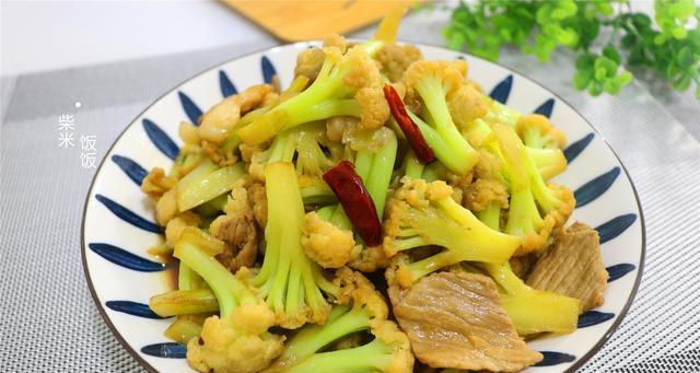 肉末圆椒炒菜花，鲜美可口（美味佳肴）
