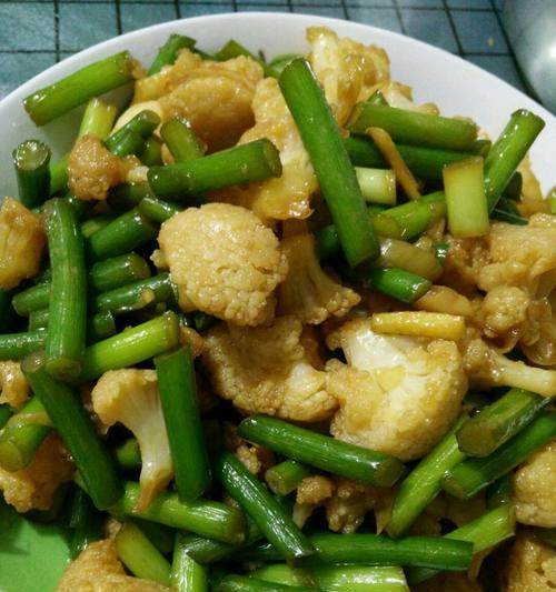 肉末圆椒炒菜花，鲜美可口（美味佳肴）  第3张