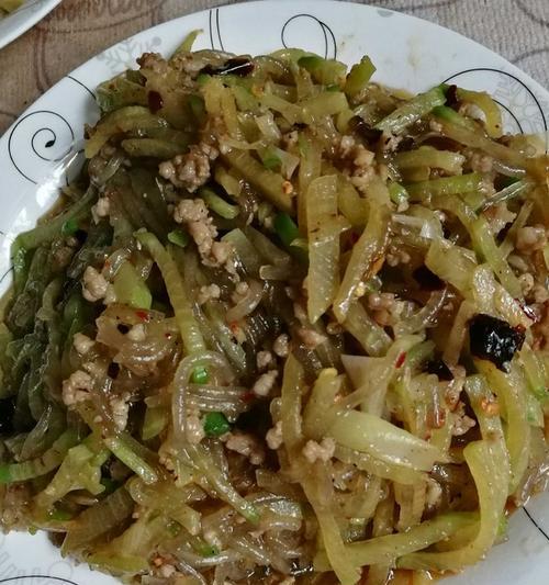 肉末香芹炒粉条的做法（香气四溢的一道家常菜）  第2张